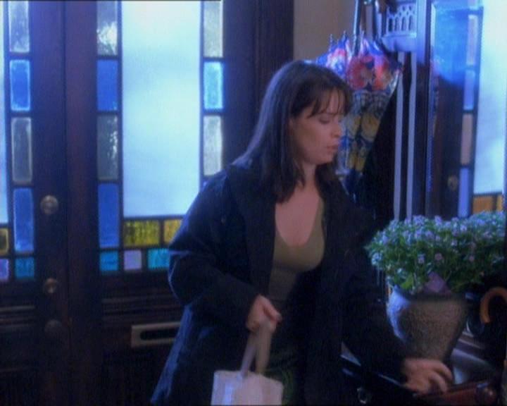 Charmed-Online_dot_net-1x01SomethingWiccaThisWayComes0124.jpg