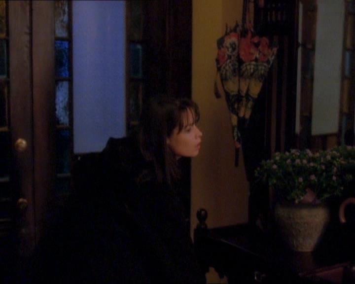 Charmed-Online_dot_net-1x01SomethingWiccaThisWayComes0125.jpg Charmed-Online_dot_net-1x01SomethingWiccaThisWayComes0125.jpg