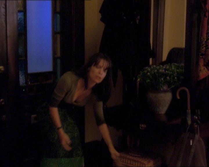 Charmed-Online_dot_net-1x01SomethingWiccaThisWayComes0129.jpg Charmed-Online_dot_net-1x01SomethingWiccaThisWayComes0129.jpg