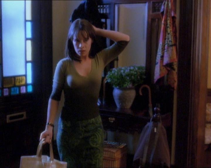 Charmed-Online_dot_net-1x01SomethingWiccaThisWayComes0130.jpg Charmed-Online_dot_net-1x01SomethingWiccaThisWayComes0130.jpg