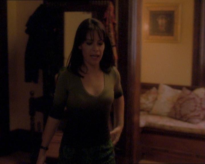 Charmed-Online_dot_net-1x01SomethingWiccaThisWayComes0131.jpg