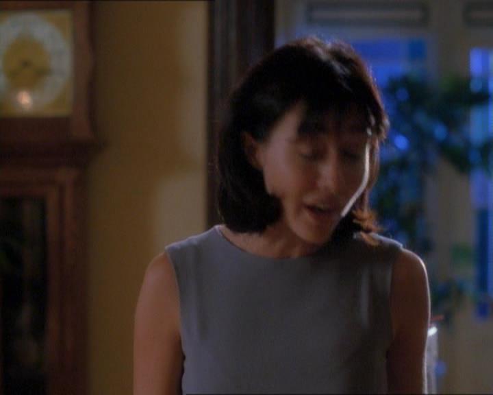 Charmed-Online_dot_net-1x01SomethingWiccaThisWayComes0137.jpg