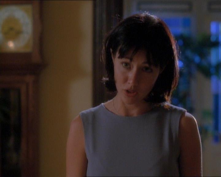 Charmed-Online_dot_net-1x01SomethingWiccaThisWayComes0138.jpg