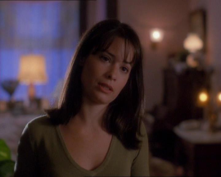 Charmed-Online_dot_net-1x01SomethingWiccaThisWayComes0140.jpg
