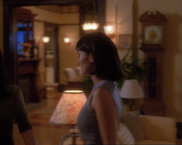 Charmed-Online_dot_net-1x01SomethingWiccaThisWayComes0145.jpg Charmed-Online_dot_net-1x01SomethingWiccaThisWayComes0145.jpg