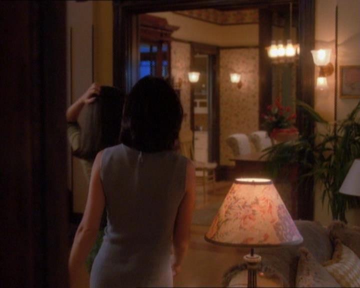 Charmed-Online_dot_net-1x01SomethingWiccaThisWayComes0146.jpg