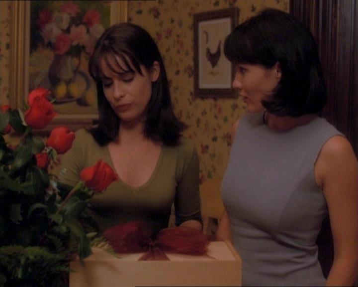 Charmed-Online_dot_net-1x01SomethingWiccaThisWayComes0152.jpg Charmed-Online_dot_net-1x01SomethingWiccaThisWayComes0152.jpg