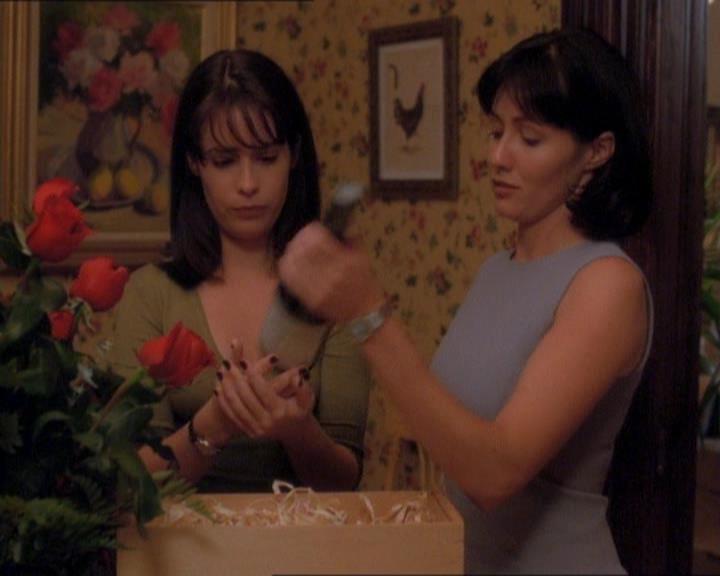 Charmed-Online_dot_net-1x01SomethingWiccaThisWayComes0158.jpg Charmed-Online_dot_net-1x01SomethingWiccaThisWayComes0158.jpg