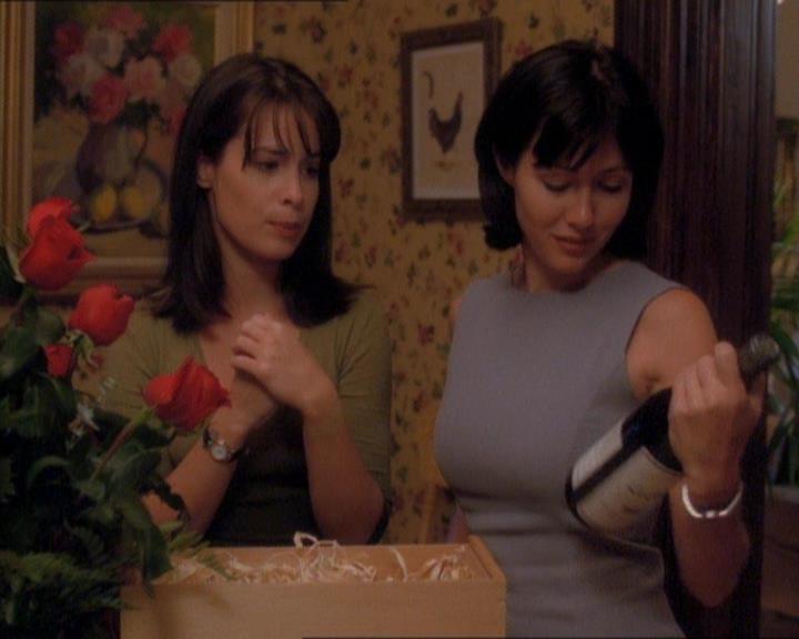 Charmed-Online_dot_net-1x01SomethingWiccaThisWayComes0161.jpg