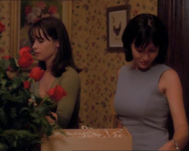 Charmed-Online_dot_net-1x01SomethingWiccaThisWayComes0165.jpg Charmed-Online_dot_net-1x01SomethingWiccaThisWayComes0165.jpg