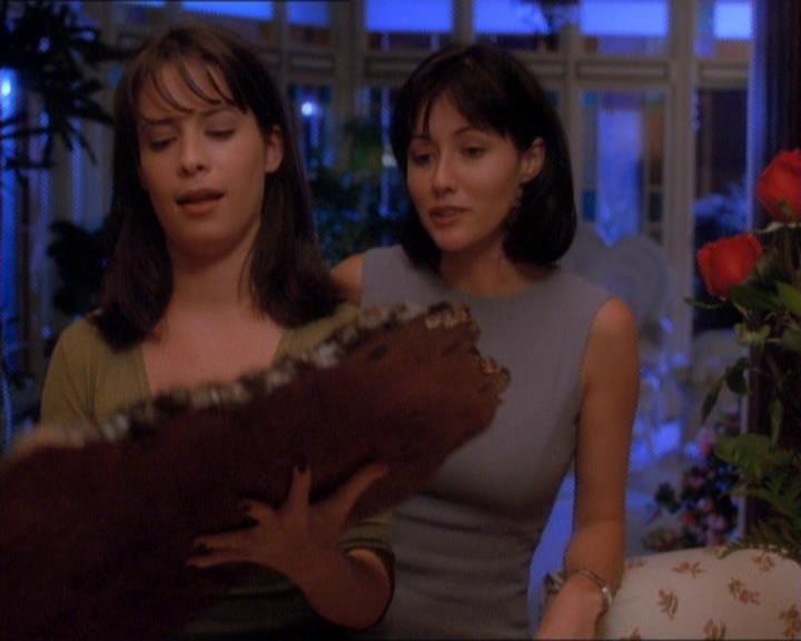 Charmed-Online_dot_net-1x01SomethingWiccaThisWayComes0170.jpg Charmed-Online_dot_net-1x01SomethingWiccaThisWayComes0170.jpg