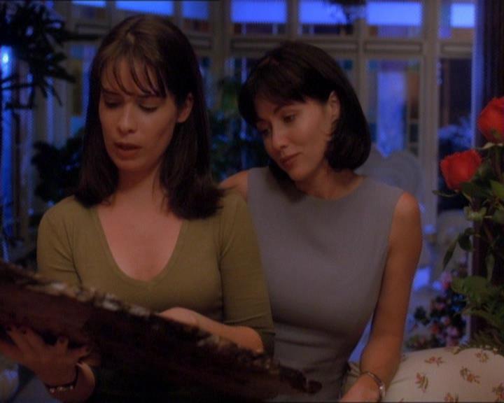 Charmed-Online_dot_net-1x01SomethingWiccaThisWayComes0172.jpg Charmed-Online_dot_net-1x01SomethingWiccaThisWayComes0172.jpg