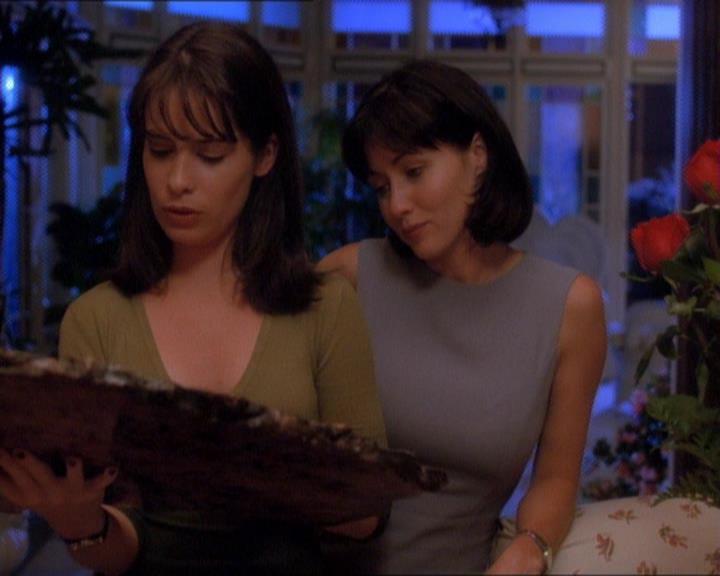 Charmed-Online_dot_net-1x01SomethingWiccaThisWayComes0173.jpg Charmed-Online_dot_net-1x01SomethingWiccaThisWayComes0173.jpg