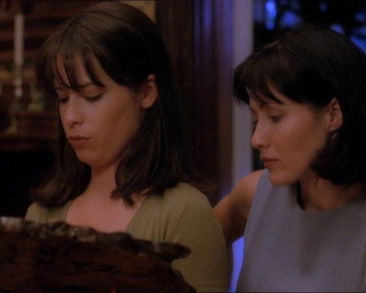 Charmed-Online_dot_net-1x01SomethingWiccaThisWayComes0177.jpg Charmed-Online_dot_net-1x01SomethingWiccaThisWayComes0177.jpg