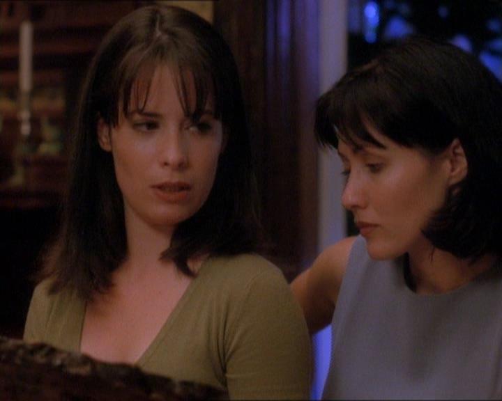 Charmed-Online_dot_net-1x01SomethingWiccaThisWayComes0179.jpg Charmed-Online_dot_net-1x01SomethingWiccaThisWayComes0179.jpg