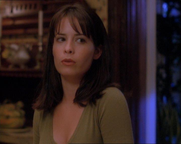 Charmed-Online_dot_net-1x01SomethingWiccaThisWayComes0191.jpg