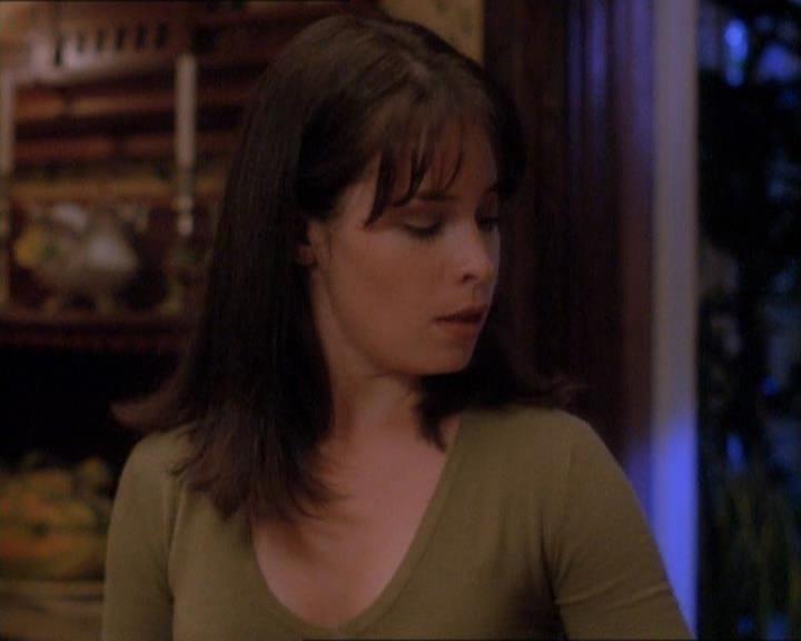 Charmed-Online_dot_net-1x01SomethingWiccaThisWayComes0197.jpg Charmed-Online_dot_net-1x01SomethingWiccaThisWayComes0197.jpg