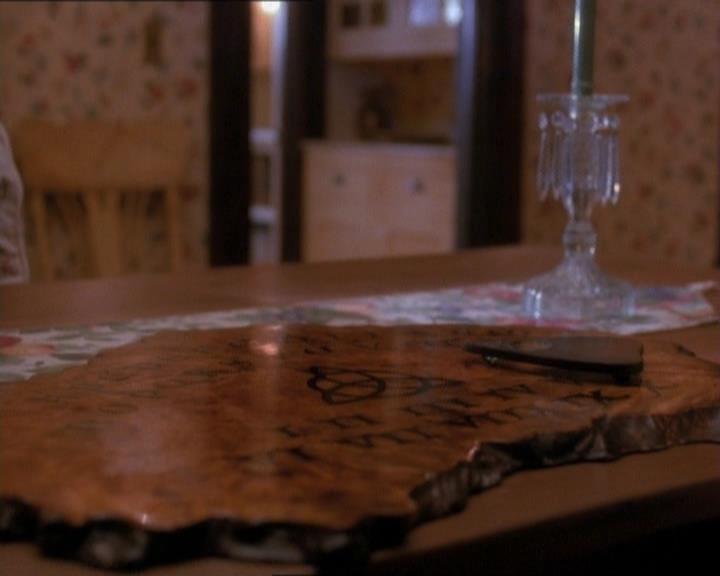 Charmed-Online_dot_net-1x01SomethingWiccaThisWayComes0202.jpg Charmed-Online_dot_net-1x01SomethingWiccaThisWayComes0202.jpg