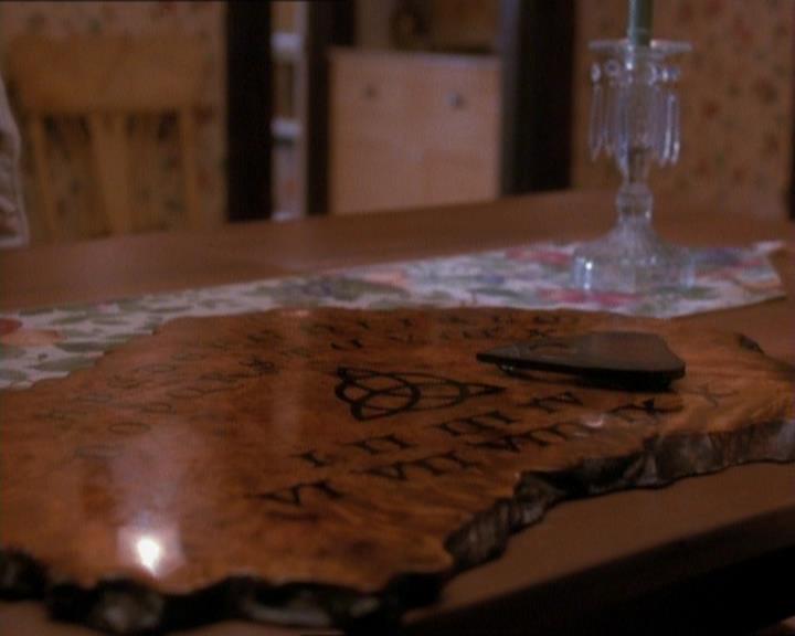 Charmed-Online_dot_net-1x01SomethingWiccaThisWayComes0203.jpg Charmed-Online_dot_net-1x01SomethingWiccaThisWayComes0203.jpg