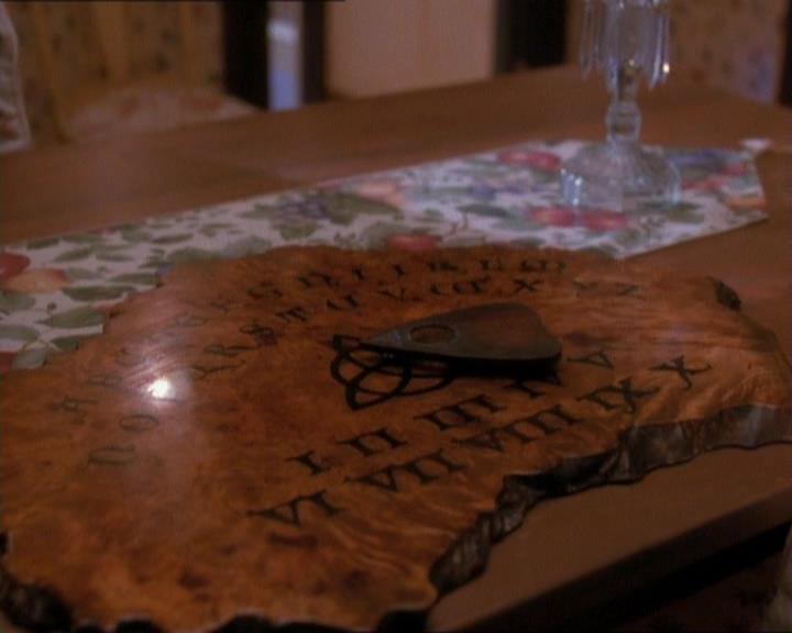 Charmed-Online_dot_net-1x01SomethingWiccaThisWayComes0205.jpg Charmed-Online_dot_net-1x01SomethingWiccaThisWayComes0205.jpg