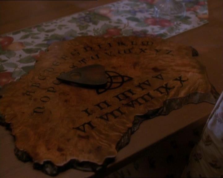 Charmed-Online_dot_net-1x01SomethingWiccaThisWayComes0208.jpg