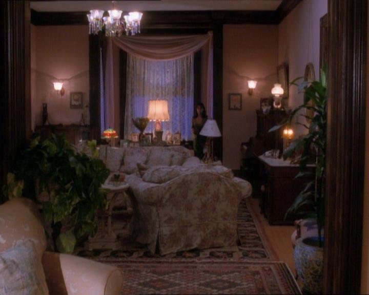 Charmed-Online_dot_net-1x01SomethingWiccaThisWayComes0380.jpg Charmed-Online_dot_net-1x01SomethingWiccaThisWayComes0380.jpg