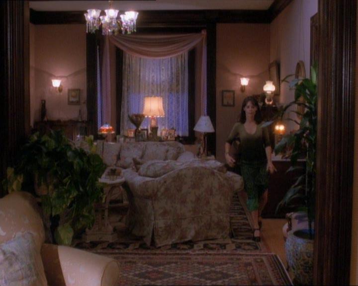 Charmed-Online_dot_net-1x01SomethingWiccaThisWayComes0383.jpg Charmed-Online_dot_net-1x01SomethingWiccaThisWayComes0383.jpg