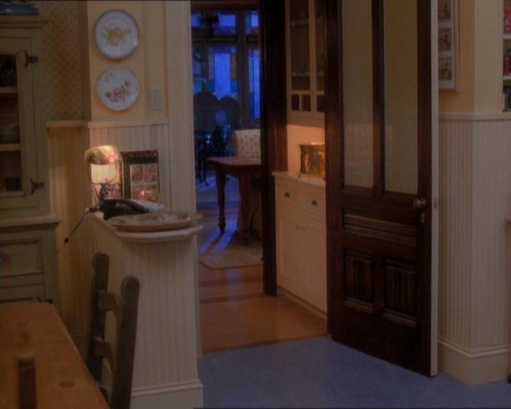 Charmed-Online_dot_net-1x01SomethingWiccaThisWayComes0384.jpg