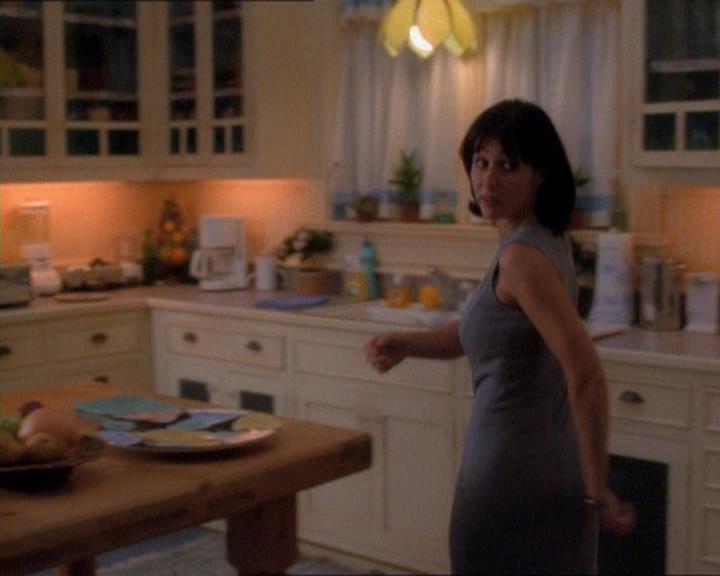 Charmed-Online_dot_net-1x01SomethingWiccaThisWayComes0400.jpg Charmed-Online_dot_net-1x01SomethingWiccaThisWayComes0400.jpg