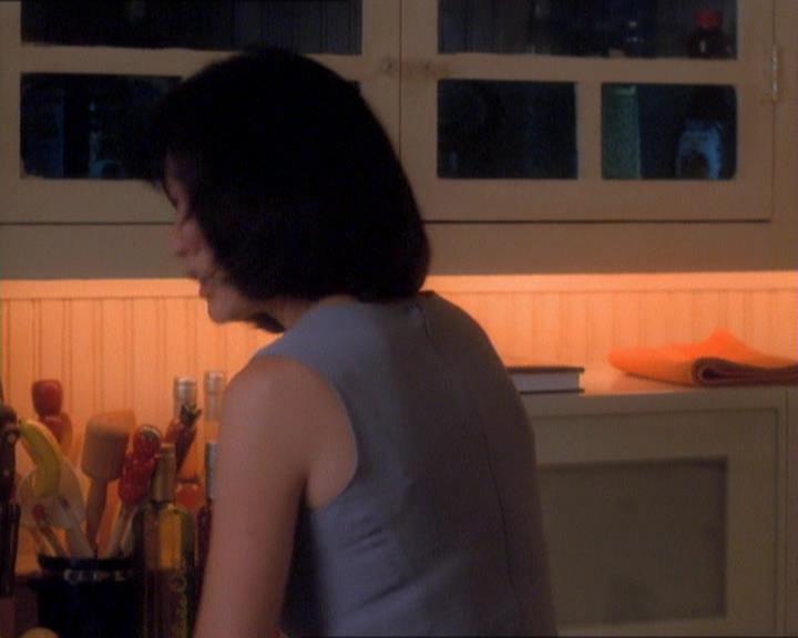 Charmed-Online_dot_net-1x01SomethingWiccaThisWayComes0406.jpg Charmed-Online_dot_net-1x01SomethingWiccaThisWayComes0406.jpg