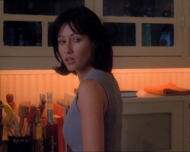 Charmed-Online_dot_net-1x01SomethingWiccaThisWayComes0407.jpg Charmed-Online_dot_net-1x01SomethingWiccaThisWayComes0407.jpg