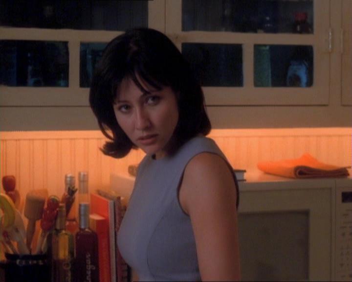 Charmed-Online_dot_net-1x01SomethingWiccaThisWayComes0412.jpg Charmed-Online_dot_net-1x01SomethingWiccaThisWayComes0412.jpg
