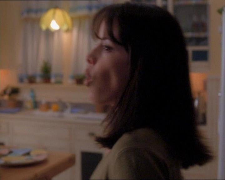Charmed-Online_dot_net-1x01SomethingWiccaThisWayComes0416.jpg