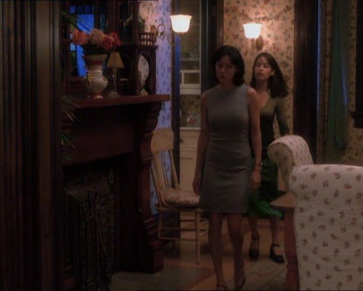 Charmed-Online_dot_net-1x01SomethingWiccaThisWayComes0420.jpg Charmed-Online_dot_net-1x01SomethingWiccaThisWayComes0420.jpg
