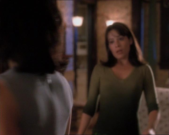 Charmed-Online_dot_net-1x01SomethingWiccaThisWayComes0423.jpg Charmed-Online_dot_net-1x01SomethingWiccaThisWayComes0423.jpg