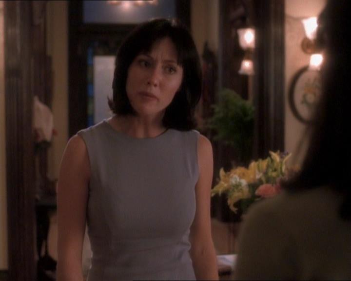 Charmed-Online_dot_net-1x01SomethingWiccaThisWayComes0426.jpg Charmed-Online_dot_net-1x01SomethingWiccaThisWayComes0426.jpg