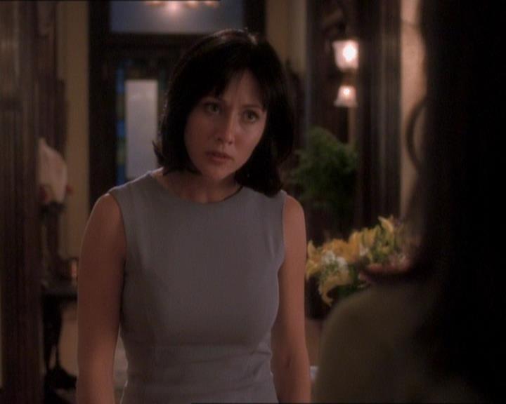 Charmed-Online_dot_net-1x01SomethingWiccaThisWayComes0428.jpg