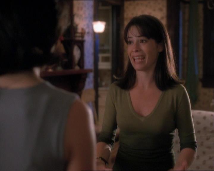 Charmed-Online_dot_net-1x01SomethingWiccaThisWayComes0431.jpg