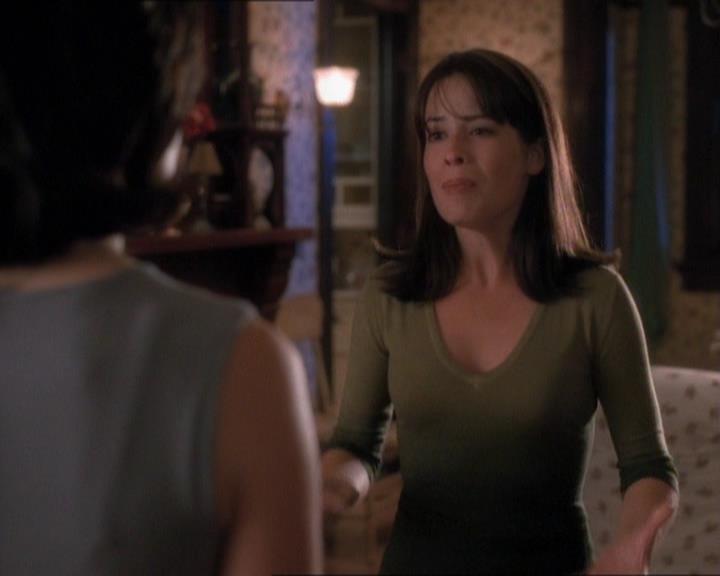 Charmed-Online_dot_net-1x01SomethingWiccaThisWayComes0435.jpg