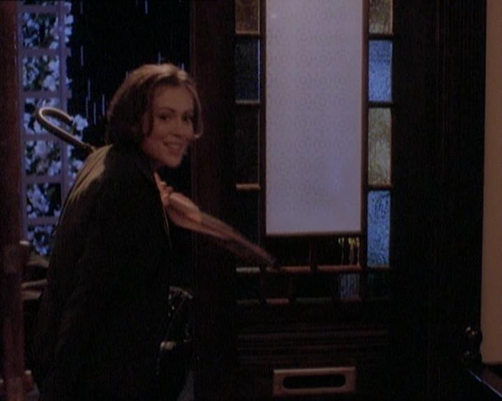 Charmed-Online_dot_net-1x01SomethingWiccaThisWayComes0443.jpg Charmed-Online_dot_net-1x01SomethingWiccaThisWayComes0443.jpg