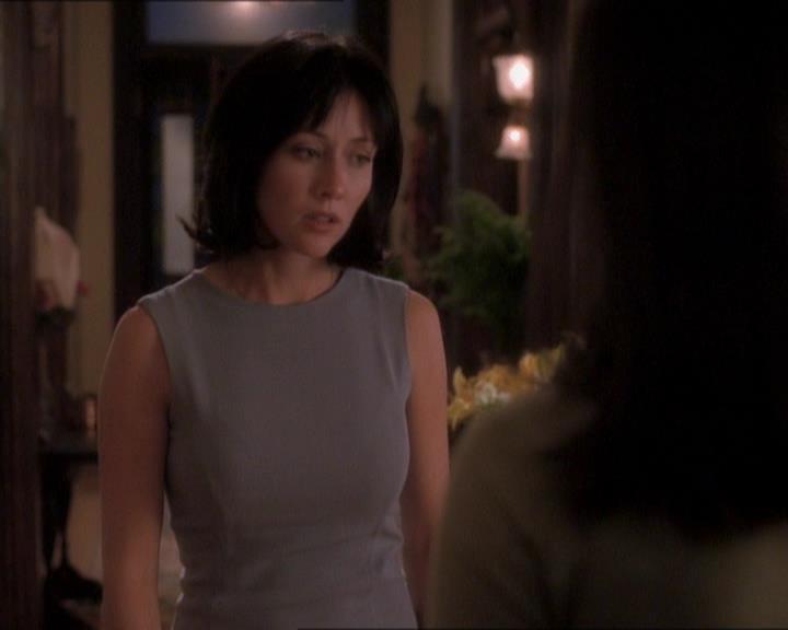 Charmed-Online_dot_net-1x01SomethingWiccaThisWayComes0445.jpg Charmed-Online_dot_net-1x01SomethingWiccaThisWayComes0445.jpg