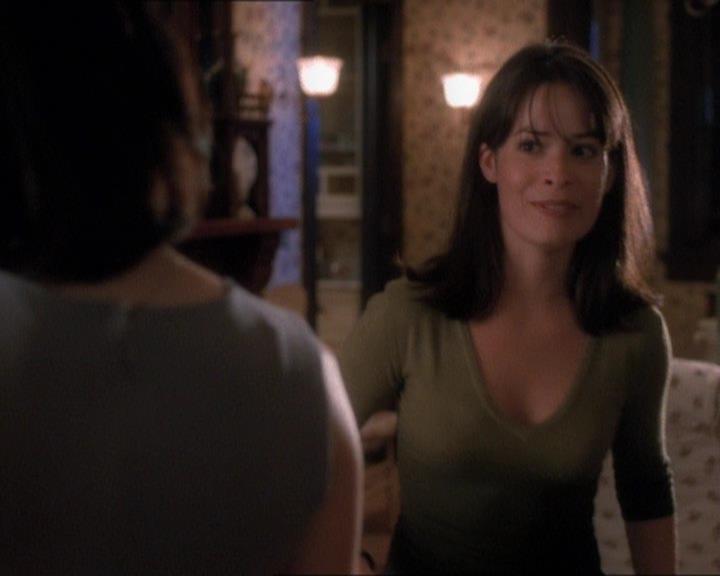 Charmed-Online_dot_net-1x01SomethingWiccaThisWayComes0451.jpg Charmed-Online_dot_net-1x01SomethingWiccaThisWayComes0451.jpg