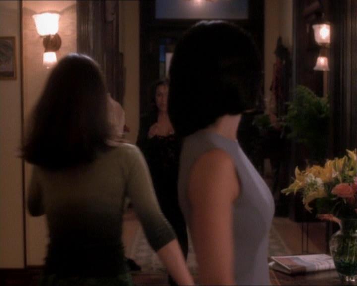 Charmed-Online_dot_net-1x01SomethingWiccaThisWayComes0452.jpg Charmed-Online_dot_net-1x01SomethingWiccaThisWayComes0452.jpg