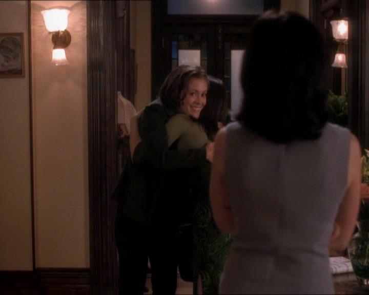 Charmed-Online_dot_net-1x01SomethingWiccaThisWayComes0454.jpg Charmed-Online_dot_net-1x01SomethingWiccaThisWayComes0454.jpg