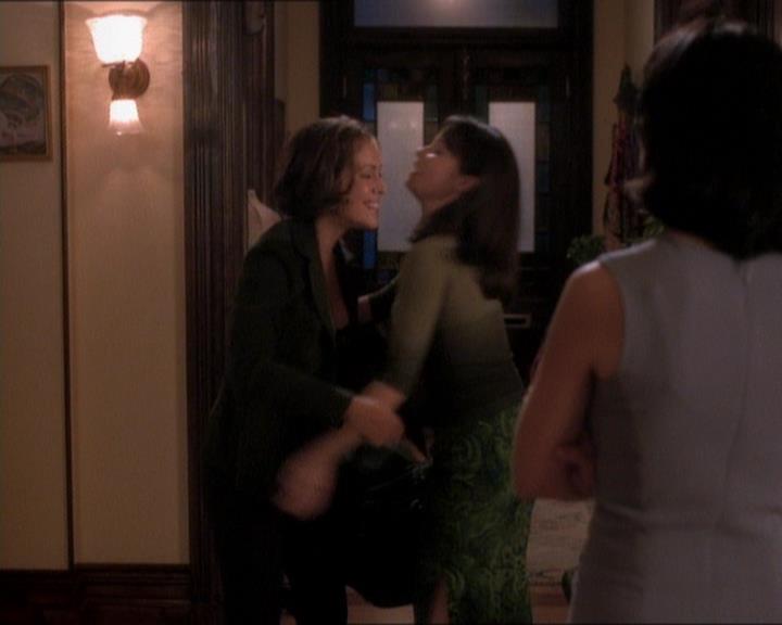 Charmed-Online_dot_net-1x01SomethingWiccaThisWayComes0455.jpg Charmed-Online_dot_net-1x01SomethingWiccaThisWayComes0455.jpg
