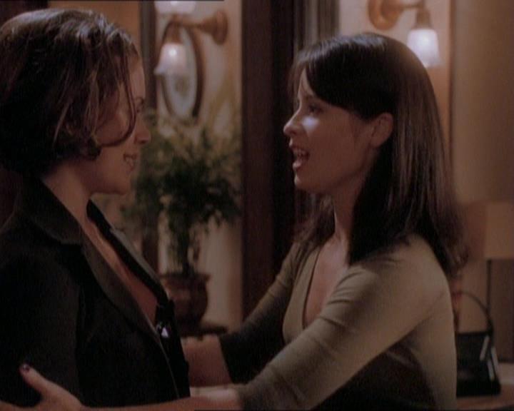 Charmed-Online_dot_net-1x01SomethingWiccaThisWayComes0460.jpg Charmed-Online_dot_net-1x01SomethingWiccaThisWayComes0460.jpg