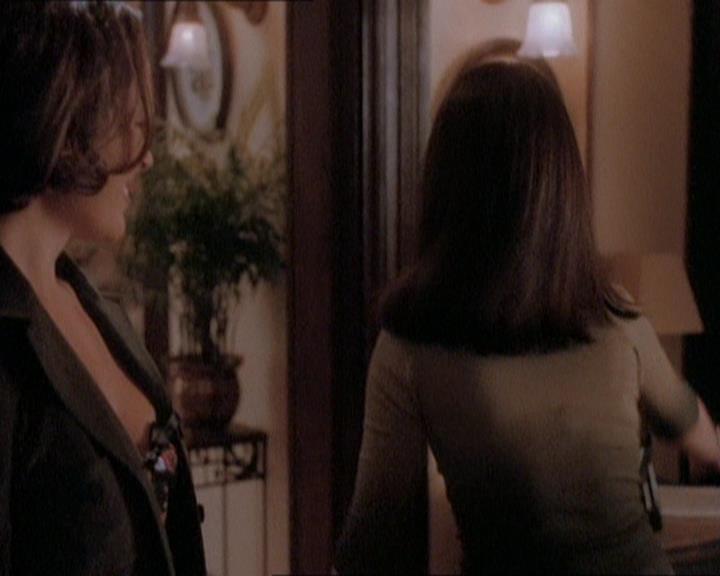 Charmed-Online_dot_net-1x01SomethingWiccaThisWayComes0461.jpg Charmed-Online_dot_net-1x01SomethingWiccaThisWayComes0461.jpg
