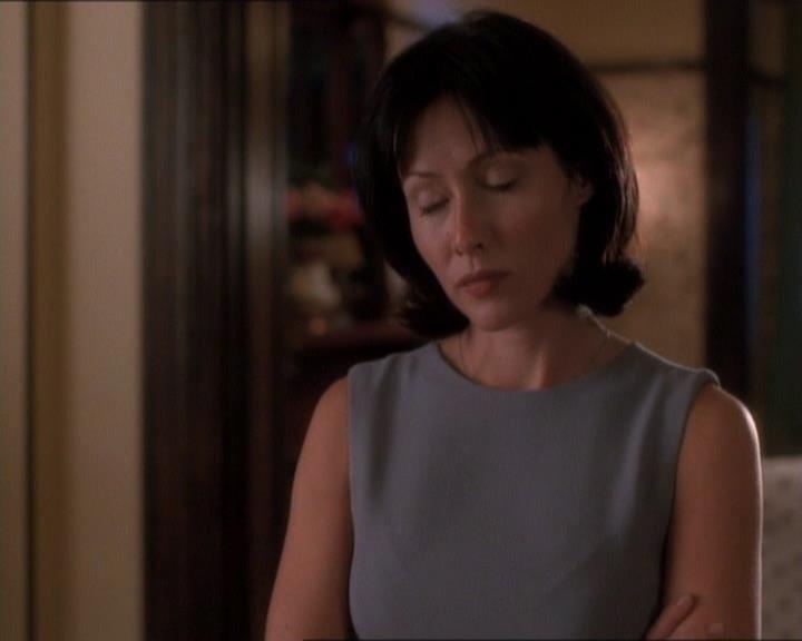 Charmed-Online_dot_net-1x01SomethingWiccaThisWayComes0462.jpg Charmed-Online_dot_net-1x01SomethingWiccaThisWayComes0462.jpg