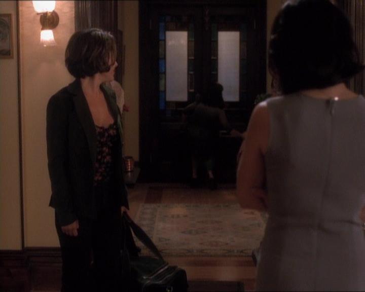 Charmed-Online_dot_net-1x01SomethingWiccaThisWayComes0465.jpg