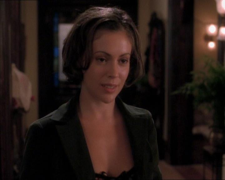 Charmed-Online_dot_net-1x01SomethingWiccaThisWayComes0468.jpg